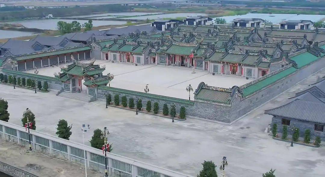 广东汕头通报“10亿违建豪宅”被责令拆除：依法追究刑事责任，严肃追责问责