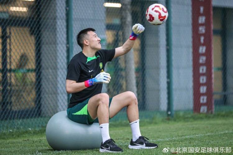 北京国安官方：球队门将韩佳奇重返训练场