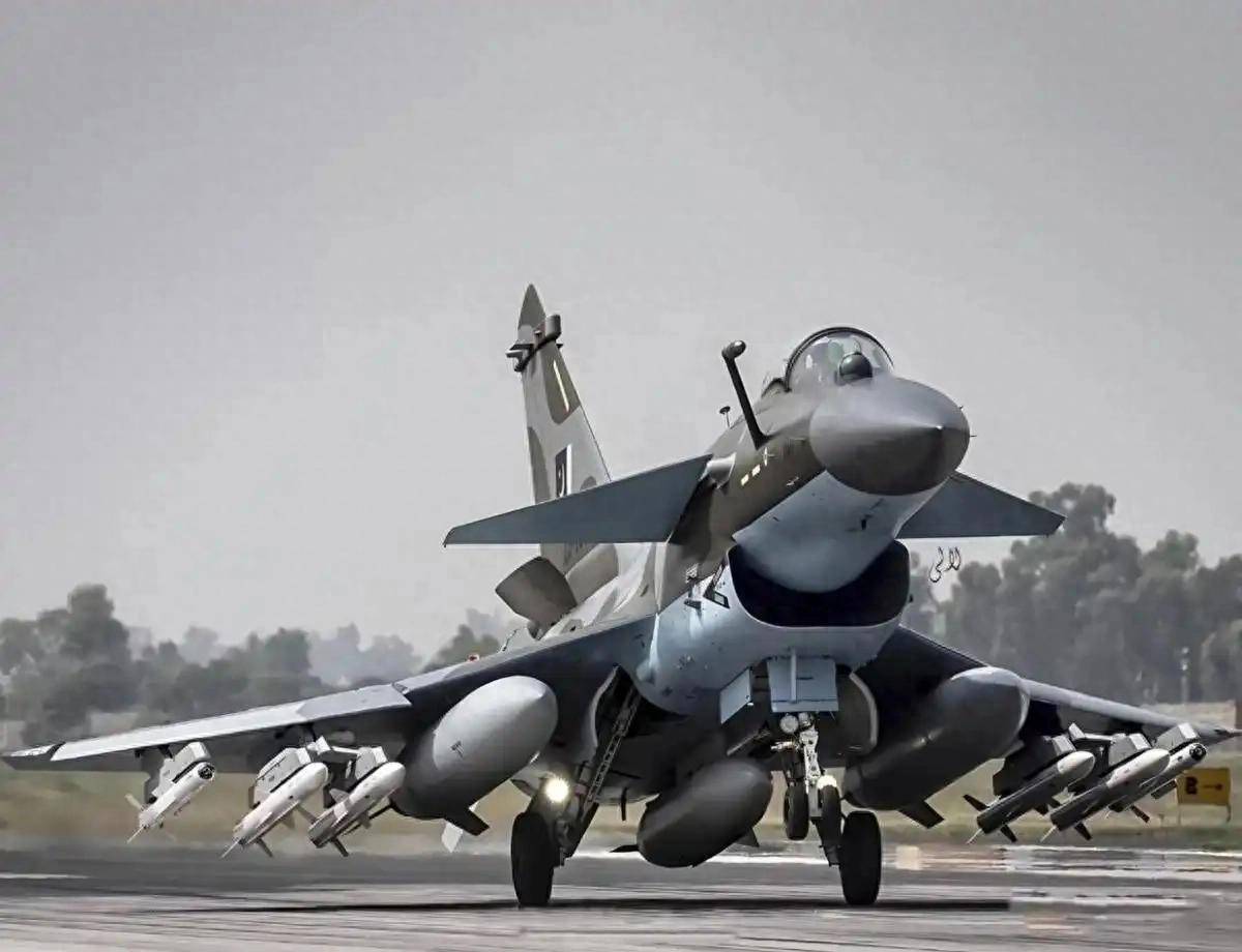 英媒披露惊人消息:印军阵风战机折损严重,4架遭击落!巴铁歼-10已手下留情