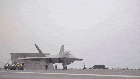 福建舰服役！曾有蒸汽弹射临时改电弹图纸传闻？有哪几点变化？