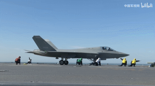 福建舰服役！曾有蒸汽弹射临时改电弹图纸传闻？有哪几点变化？