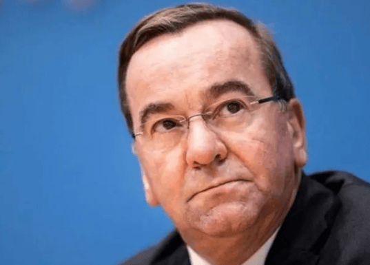 80万大军进逼俄罗斯,俄德冲突在所难免?德军司令当众叫嚣,普京通知全球,局势类似二战前