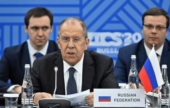 80万大军进逼俄罗斯,俄德冲突在所难免?德军司令当众叫嚣,普京通知全球,局势类似二战前